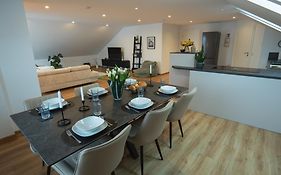 MaMa-Apartments - Stylisches Apartment mit Netflix, Balkon und und kostenlosem Parkplatz - 125 qm